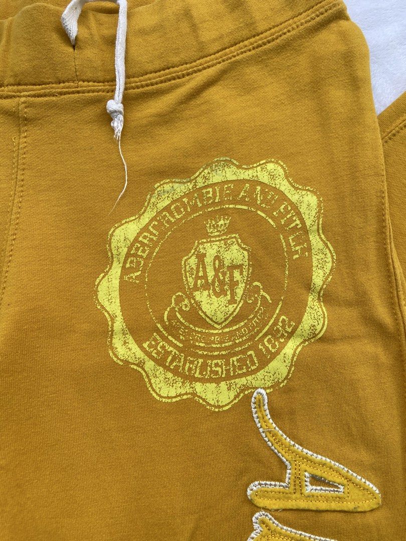 Abercrombie Flared Sweatpants (Category: Other Bottoms) located in General Santos City (Dadiangas). Submitted by kala_chuchi (Listing ID 1467139942, Image 3). Description: Abercrombie Flared Sweatpants Size. Medium 27 inches waistline best fit stretchable 39.5 inches length 9 inches leg opening No flaws Over all condition Excellent Mine. 500 Steal. 50/100 increments Claim. 3500.