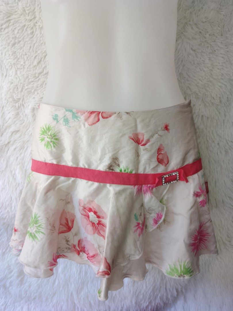SOLD on the other platform Abercrombie Floral Ruffle Skirt (Category: Skirts) located in Tanjay. Submitted by madscart (Listing ID 1467003481, Image 2). Description: - Style: Light floral mini skirt with playful layered ruffles - Color/Pattern: Cream fabric with soft pink flower prints all over - Features: Designed Built-in bright pink like belt with a sleek silver buckle - Material: Silk, Lightweight and breathable, ideal for warm weather - Pair