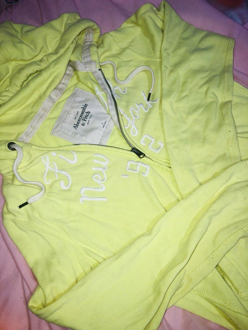 Abercrombie Lime green jacket💚🎀🛼🌸✨ (Category: Coats, Jackets and Outerwear) located in Manila. Submitted by rheaskawaiicollection (Listing ID 1467017862, Image 3). Description: Lime green 💚✨🎀🛼🌸.