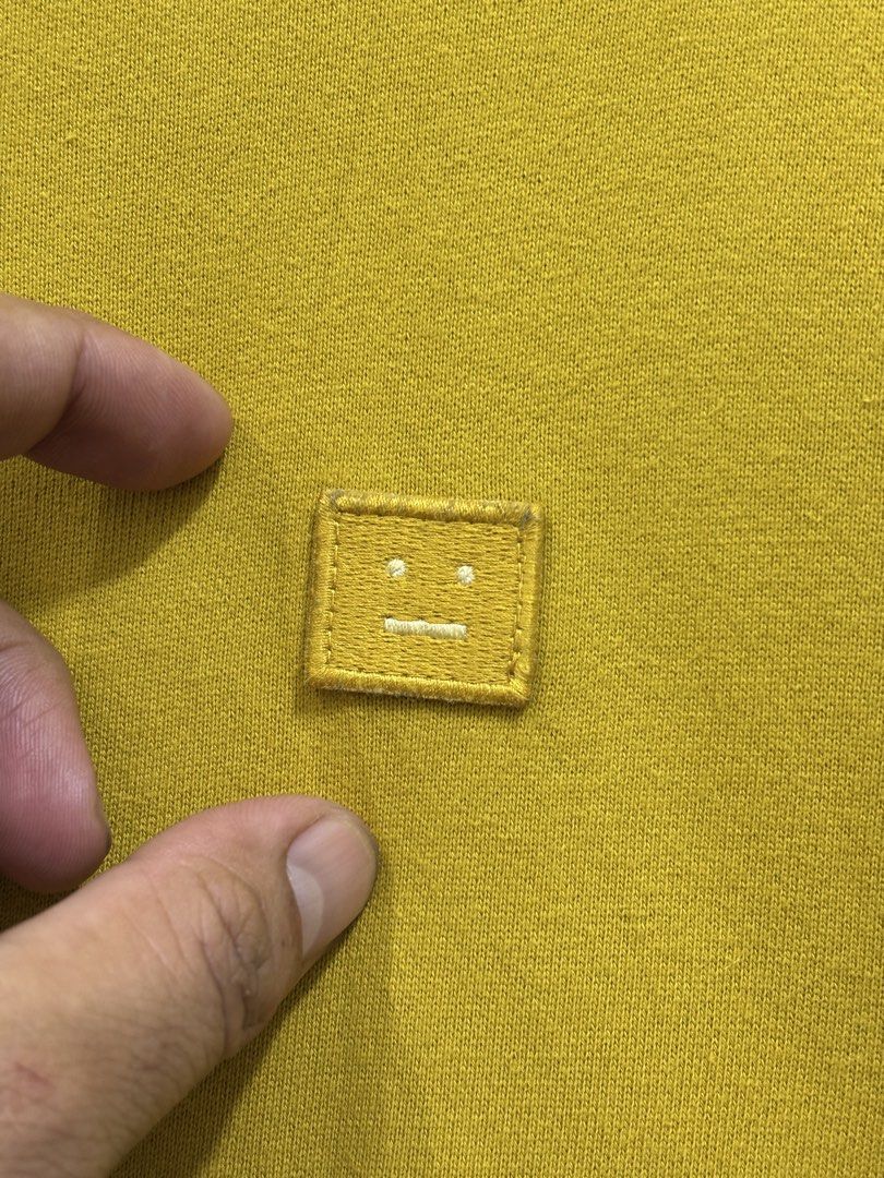 Acne Studios Forda face sweatshirt (Category: Luxury Apparel) located in Taytay. Submitted by leanmark103093 (Listing ID 1467103512, Image 3). Description: ^CN€ STUDl0S Forba Face Sweatshirt Small on tag W22.5 L28 9.7/10 Color rate Excellent Condition No issue 📩📩📩📩.