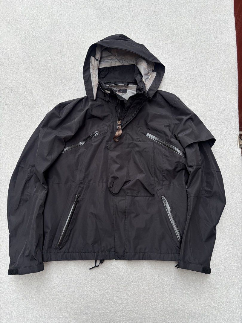 Acronym J1A- GT Goretex Jacket (Category: Coats, Jackets and Outerwear) located in Baguio. Submitted by thecollector2600 (Listing ID 1467058665, Image 1). Description: Large on tag Medium to large fit 22” x 24” x 17.5” x 24”.