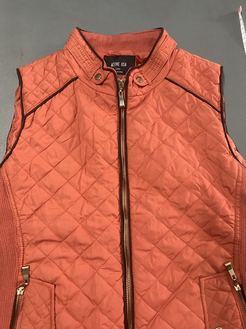 Active USA Quilted Vest Peach Size L (Category: Vests) located in Bulacan. Submitted by Domozz (Listing ID 1467028047, Image 1). Description: Width 18 Length 23 Stretchable.