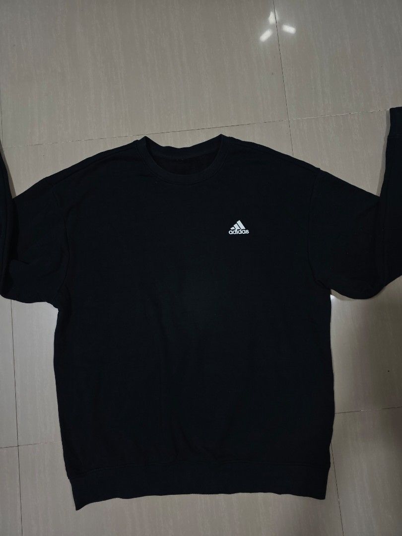 Adidas Black Crewneck Sweatshirt (Category: Coats, Jackets and Outerwear) located in Antipolo. Submitted by ancheska_ (Listing ID 1467035682, Image 1). Description: LARGE NO ISSUE ANTIPOLO CITY.
