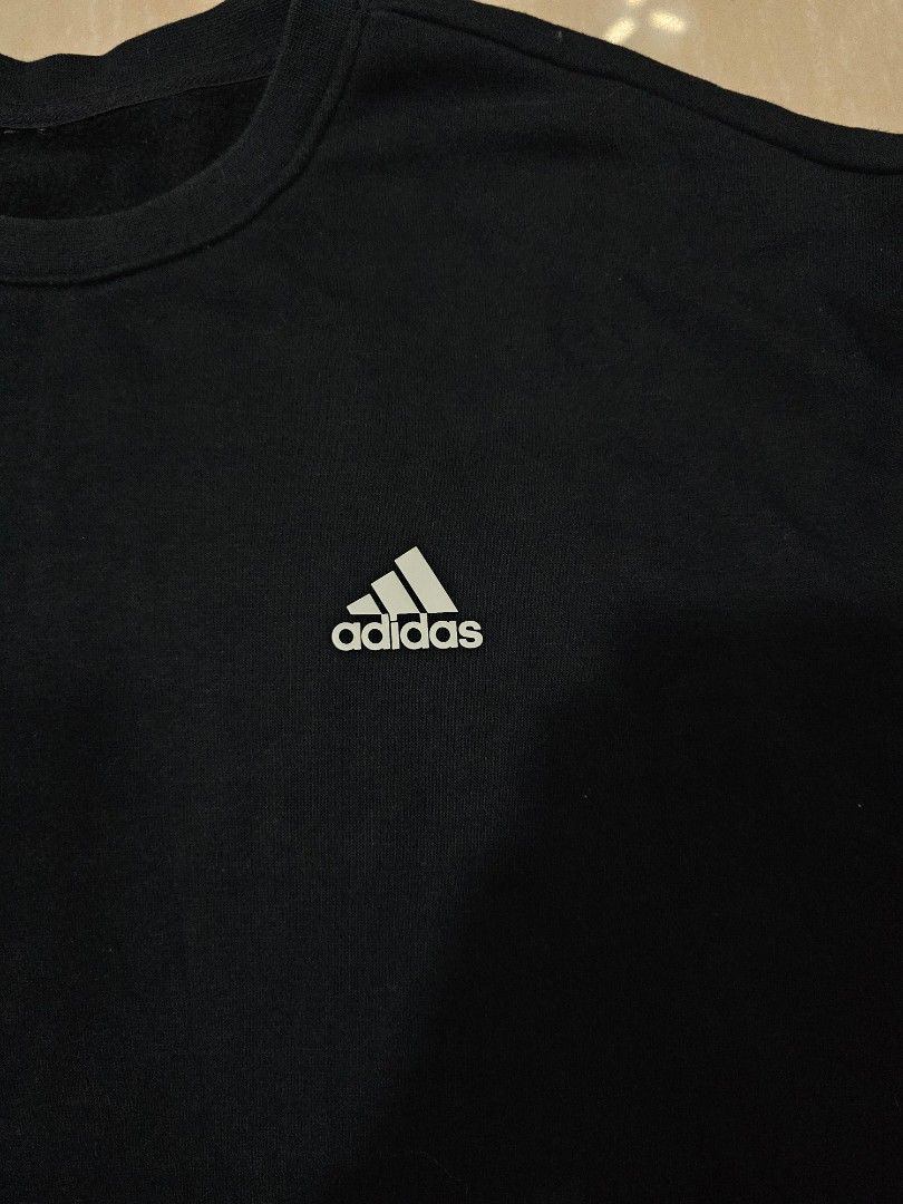 Adidas Black Crewneck Sweatshirt (Category: Coats, Jackets and Outerwear) located in Antipolo. Submitted by ancheska_ (Listing ID 1467035682, Image 2). Description: LARGE NO ISSUE ANTIPOLO CITY.