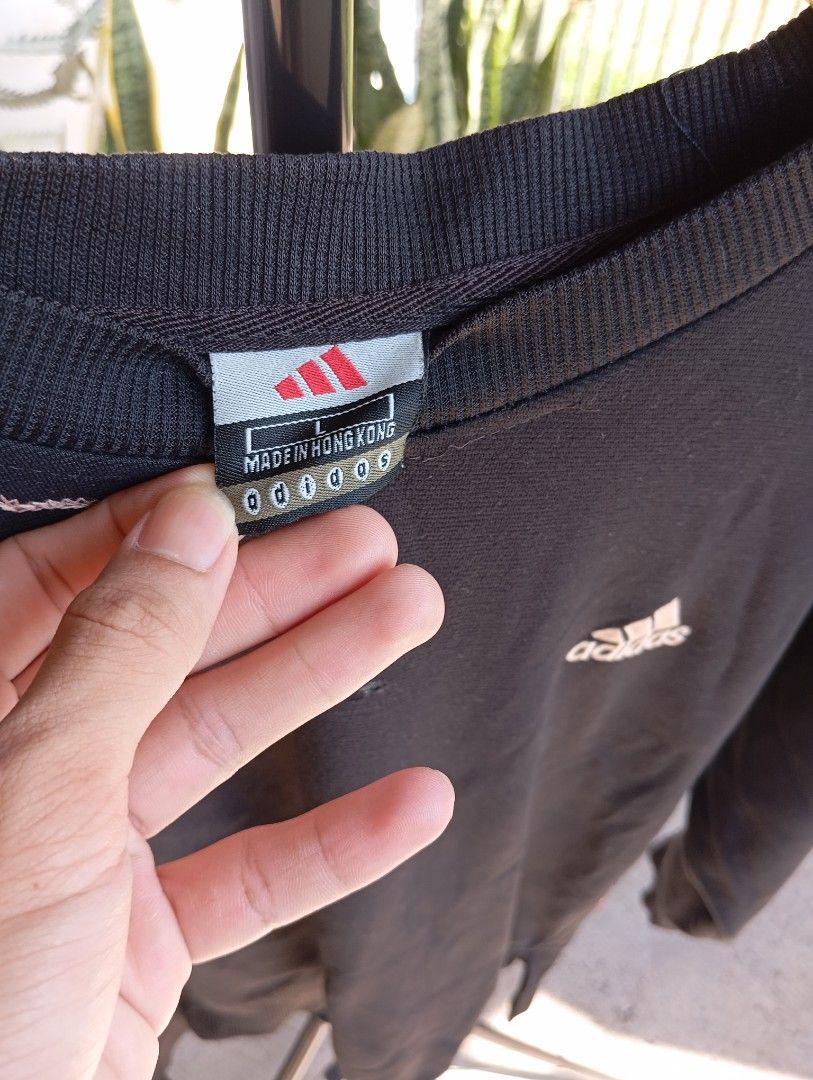 Adidas Black Y2K Crewneck (Category: Sleep and Loungewear) located in Mangaldan. Submitted by ig_thriftnidrei (Listing ID 1467094403, Image 2). Description: L on tag, fits small w: ~20 in l: ~24 in rtw.