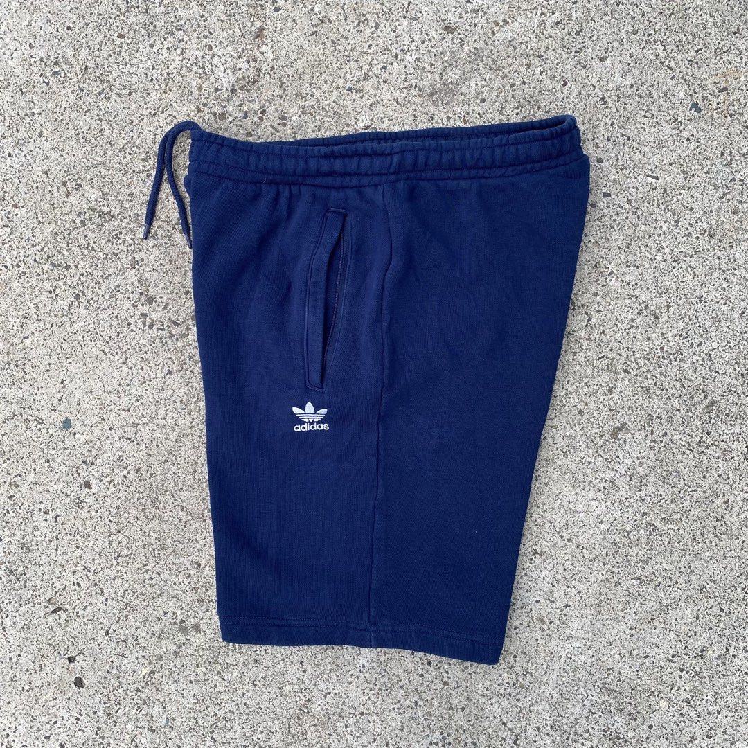 Adidas cotton short (Category: Shorts) located in Lapu-Lapu City. Submitted by larry_oliver (Listing ID 1467135508, Image 3). Description: Adidas cotton short! Fit medium Waistline 30-36 Length 20 Leg opening 11 Condition 9.7/10 Color rate 9.6/10 Issue: none 500🏷️.