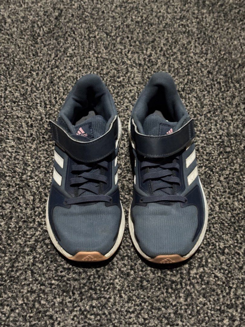 Adidas Kids Shoes (Category: Babies & Kids Fashion) located in Bulacan. Submitted by thriftstarph (Listing ID 1467096549, Image 1). Description: PLEASE READ THE DESCRIPTION BELOW‼️ Adidas Kids Size Shoes Size: 31 best fit 1 y/old From: Japan NOTE: Please expect some minor flaws since the item is used..