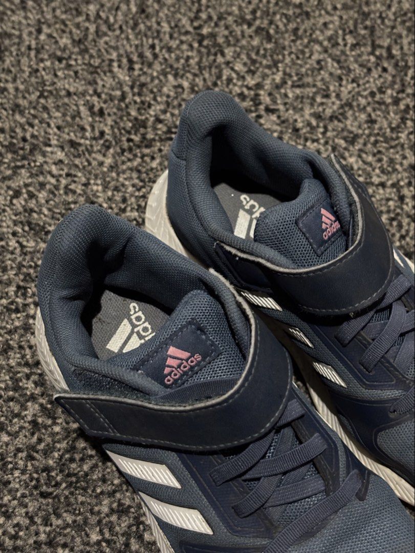 Adidas Kids Shoes (Category: Babies & Kids Fashion) located in Bulacan. Submitted by thriftstarph (Listing ID 1467096549, Image 3). Description: PLEASE READ THE DESCRIPTION BELOW‼️ Adidas Kids Size Shoes Size: 31 best fit 1 y/old From: Japan NOTE: Please expect some minor flaws since the item is used..