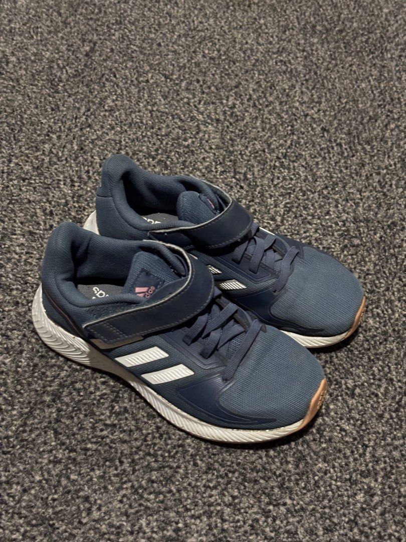 Adidas Kids Shoes (Category: Babies & Kids Fashion) located in Bulacan. Submitted by thriftstarph (Listing ID 1467096549, Image 2). Description: PLEASE READ THE DESCRIPTION BELOW‼️ Adidas Kids Size Shoes Size: 31 best fit 1 y/old From: Japan NOTE: Please expect some minor flaws since the item is used..