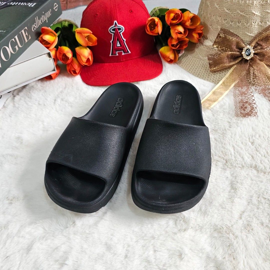 ADIDAS SLIDES (Category: Slippers and slides) located in Leyte. Submitted by vanessavasquez (Listing ID 1467017344, Image 1). Description: Preloved ng daughter ko..