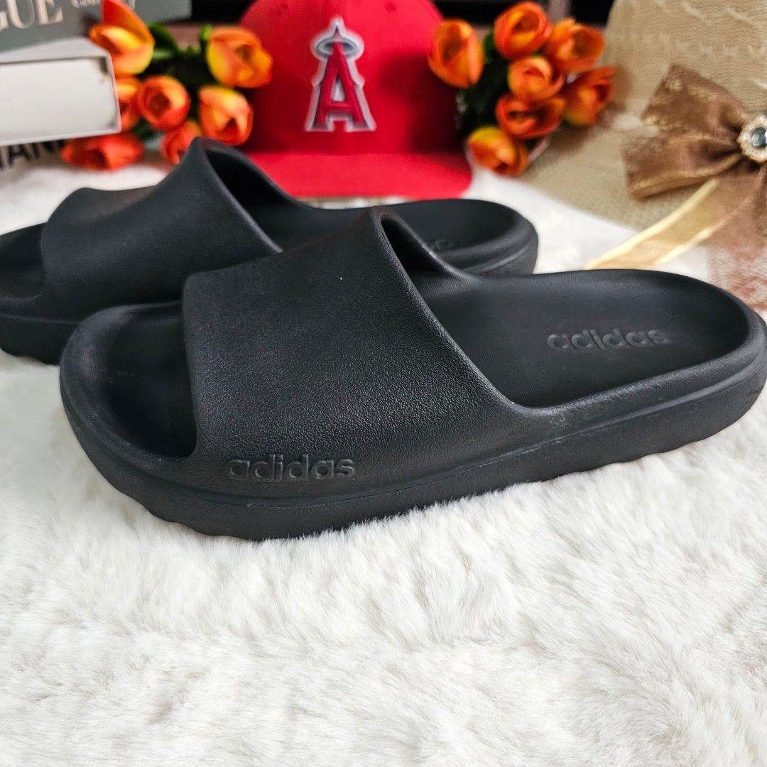ADIDAS SLIDES (Category: Slippers and slides) located in Leyte. Submitted by vanessavasquez (Listing ID 1467017344, Image 2). Description: Preloved ng daughter ko..