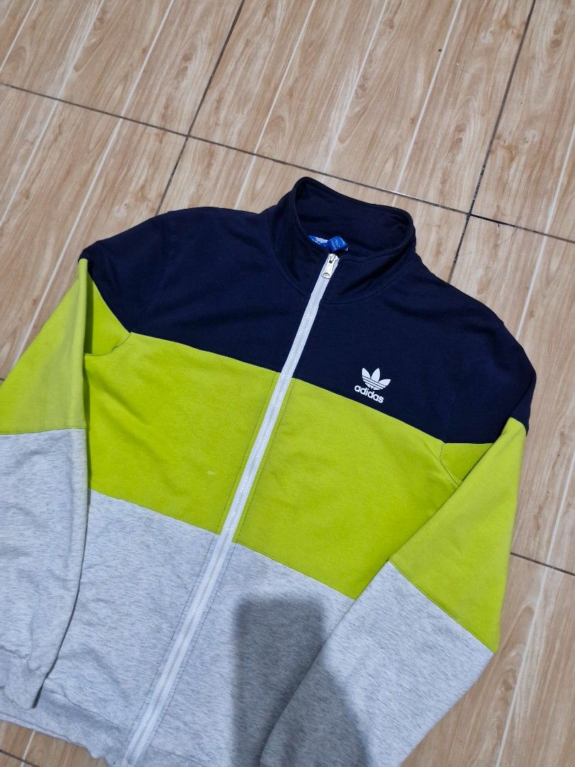 Adidas tri color jacket (Category: Coats, Jackets and Outerwear) located in Antipolo. Submitted by kentoy6666 (Listing ID 1467132527, Image 3). Description: .