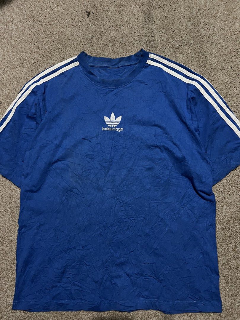 Adidas X Balenciaga (Category: Activewear) located in Mexico. Submitted by iseemiyakee. (Listing ID 1466980014, Image 1). Description: Large 22 width x 28 length cut tag no issue excellent condition .