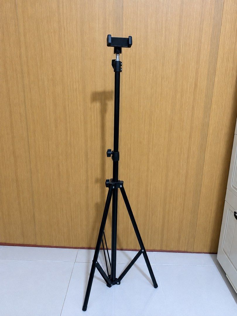Adjustable Black Tripod Stand with Phone Holder (Category: Tripods & Monopods) located in San Carlos. Submitted by findsbymiles (Listing ID 1467070029, Image 1). Description: - no issues - max height: 2.1m/210cm - open for dropping and pasabay around pangasinan area only - can do shipping nationwide (sf will be shouldered by the buyer) - pm me if interested - mop: gcash | mod: jnt/spx express - 📍san carlos, pangasinan.