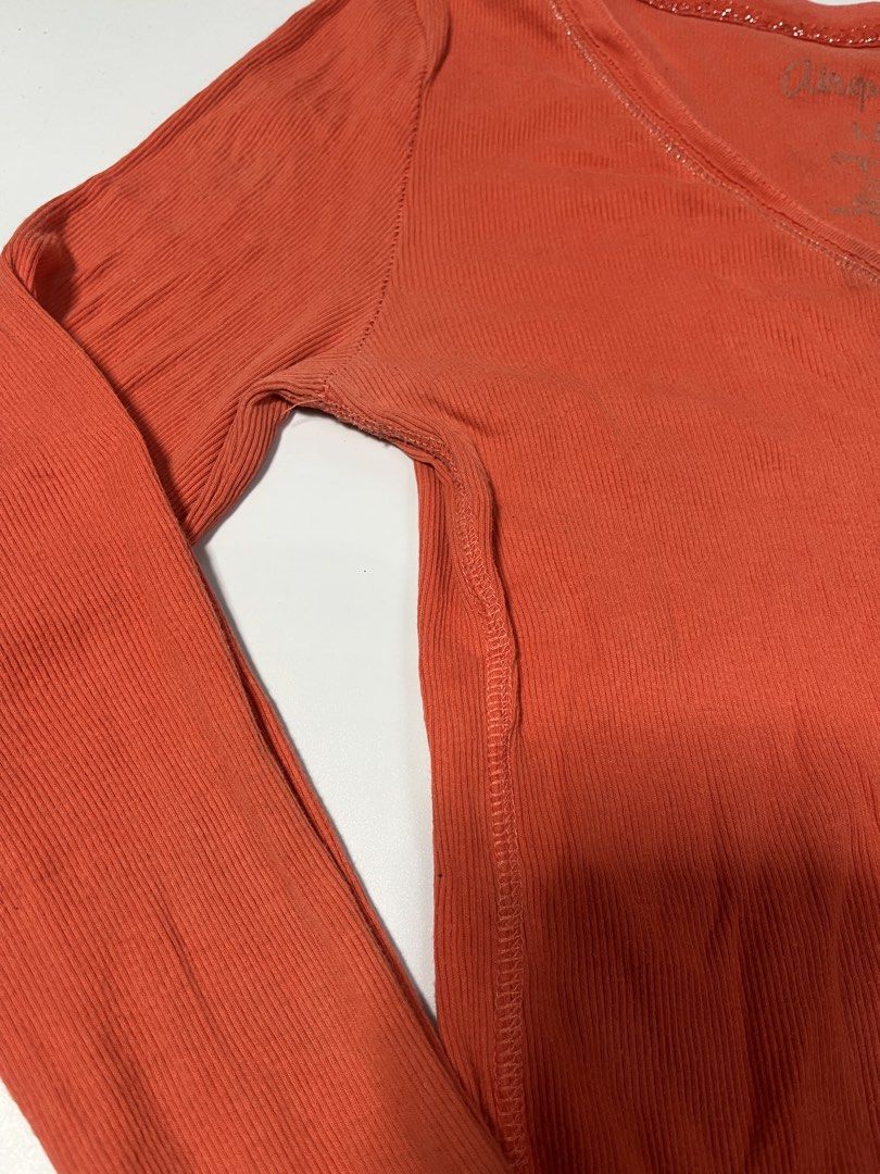 Aeropostale Long Sleeves (Category: Longsleeves) located in Manila. Submitted by kerlythreads (Listing ID 1467110585, Image 3). Description: issue: fading & stains.