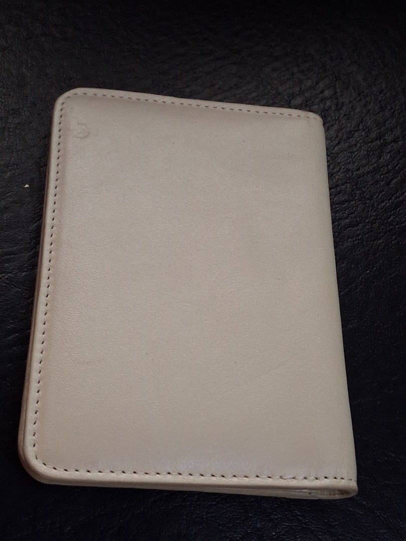 Agnes B Bifold Wallet (Category: Wallets & Card holders) located in Mandaluyong City. Submitted by daddyjpanlilio24 (Listing ID 1466999684, Image 2). Description: P 250+sf FIX PRICE Issue small stains No box Mandaluyong Shipping/payment: Gcash/Maya Jnt payment 1st no cod Lalamove payment upon rider pick up.