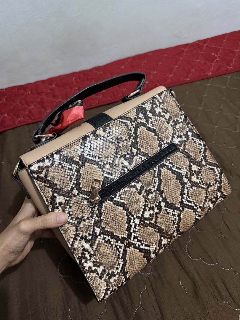 ALDO Satchel Bag (Category: Shoulder Bags) located in Manila. Submitted by sntyndale (Listing ID 1467100496, Image 2). Description: - Brand new, never used - Includes a removable strap (still in original plastic packaging).