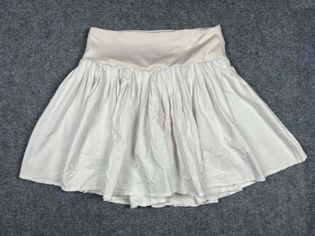 all in motion Skirt (Category: Skirts) located in Tayabas. Submitted by renew.revibe (Listing ID 1467112160, Image 2). Description: all in motion Skirt Excellent Condition XS (26-28W) 350 +SF.