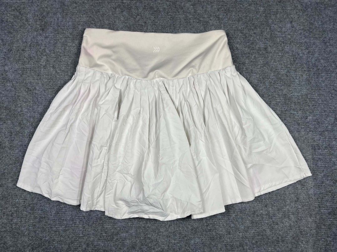all in motion Skirt (Category: Skirts) located in Tayabas. Submitted by renew.revibe (Listing ID 1467112160, Image 1). Description: all in motion Skirt Excellent Condition XS (26-28W) 350 +SF.