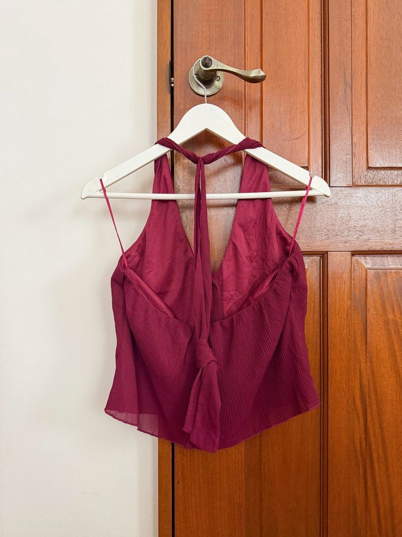 Ally Plisse Halter Scarf Top (Category: Sleeveless) located in Paranaque City. Submitted by consciouscleanout (Listing ID 1467049192, Image 2). Description: .