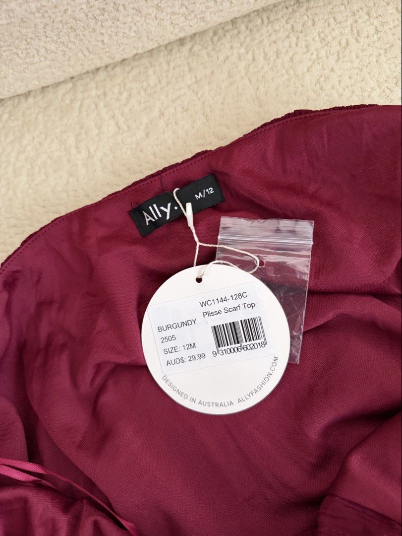 Ally Plisse Halter Scarf Top (Category: Sleeveless) located in Paranaque City. Submitted by consciouscleanout (Listing ID 1467049192, Image 3). Description: .