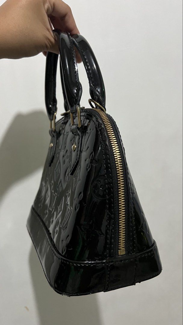Alma patent coded (Category: Luxury Bags & Wallets) located in Pasay City. Submitted by clothesfindph (Listing ID 1466979946, Image 2). Description: Coded see the pic below yung handle sa rubble nya. Negotiable pa.
