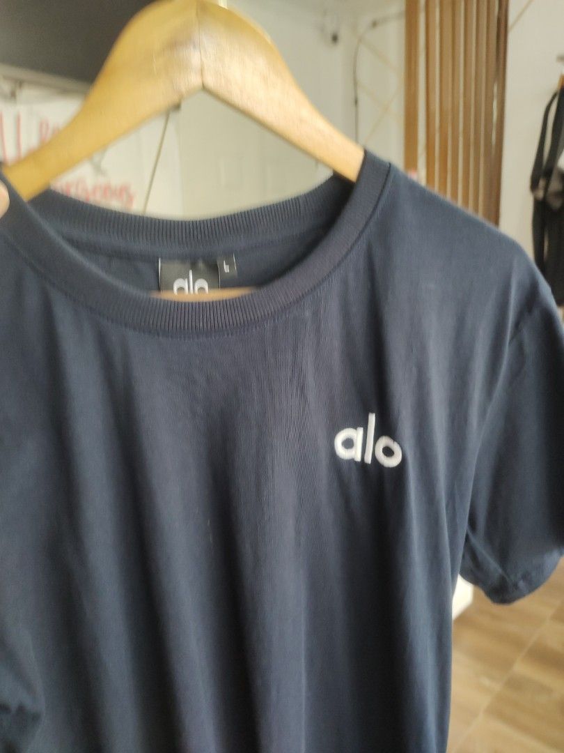 Alo Women shirt (Category: Shirts) located in Aliaga. Submitted by kmapparel (Listing ID 1467057408, Image 2). Description: .