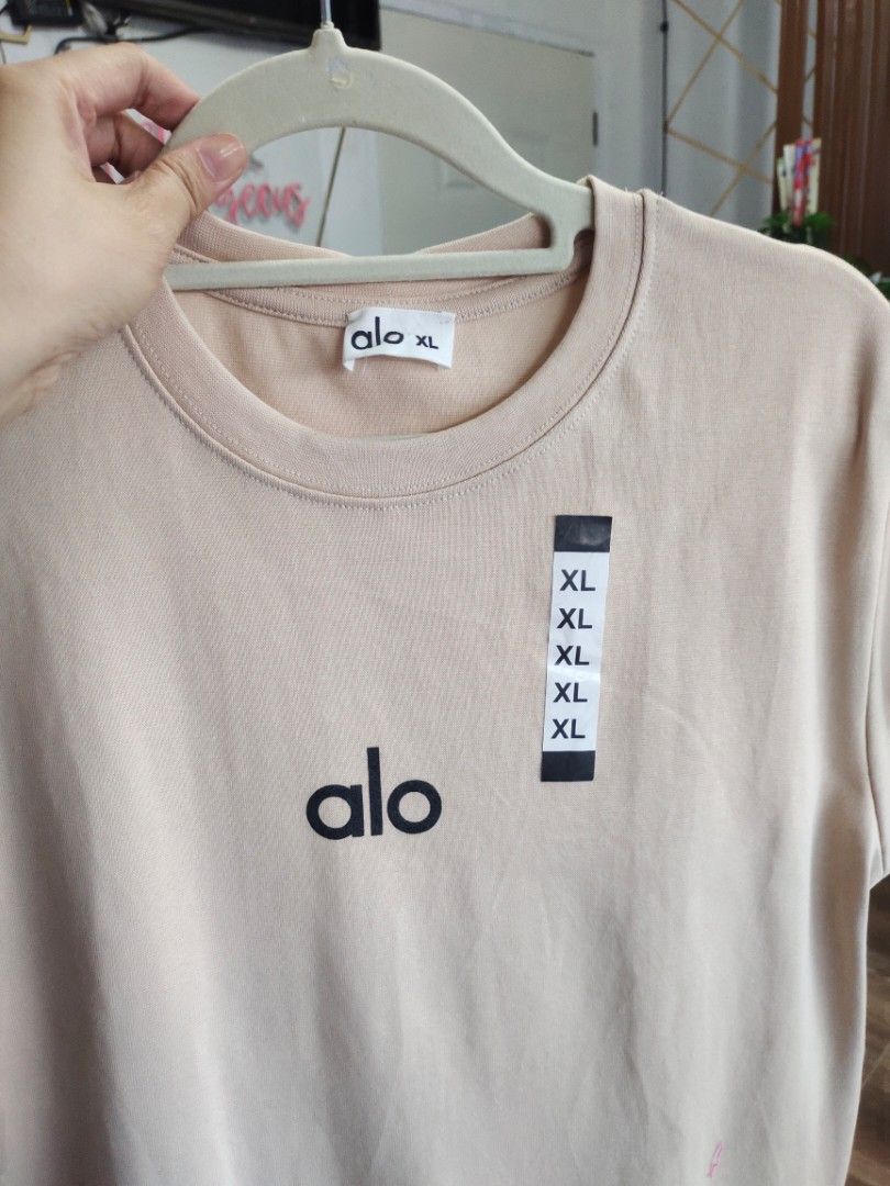 Alo women shirt (Category: Shirts) located in Aliaga. Submitted by kmapparel (Listing ID 1467166148, Image 2). Description: .