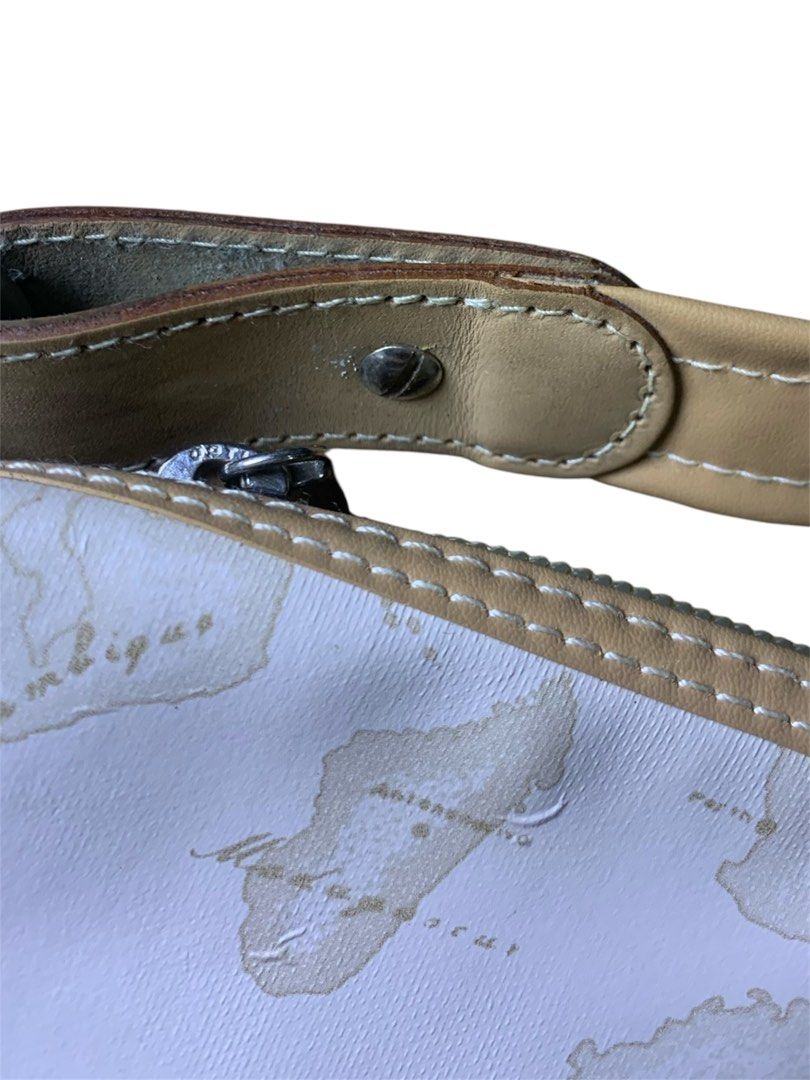 Alviero Martini (Category: Shoulder Bags) located in Manila. Submitted by lyf_7hrift (Listing ID 1467134141, Image 3). Description: Alviero Martini Bag P350 9.5/10 Color Rate Used Condition.