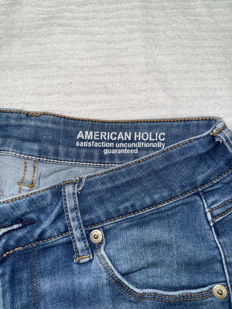 American Holic Jeans (Category: Jeans) located in Daet. Submitted by sbcookieee (Listing ID 1467020777, Image 3). Description: Length: 93 cm Waist: 36 cm Hips: 41 cm .