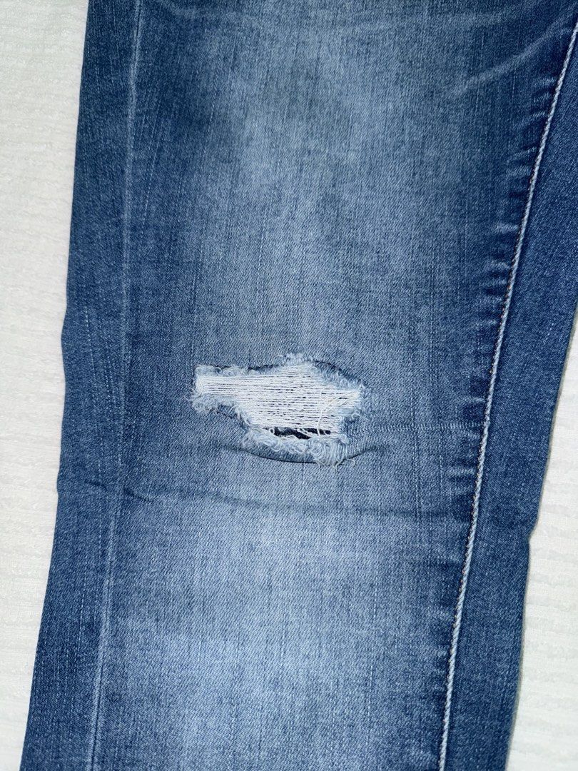American Holic Jeans (Category: Jeans) located in Daet. Submitted by sbcookieee (Listing ID 1467020777, Image 2). Description: Length: 93 cm Waist: 36 cm Hips: 41 cm .