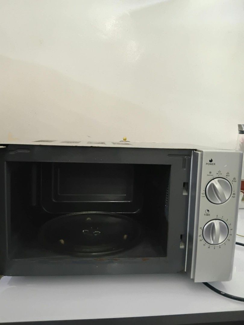 American Home microwave (Category: Other Kitchen Appliances) located in Las Pinas. Submitted by southerncloset (Listing ID 1467082800, Image 2). Description: .