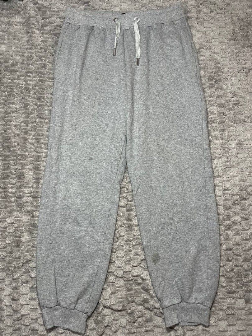 Ami Jogger sweatpants (Category: Joggers) located in Cagayan de Oro. Submitted by smoothstyle (Listing ID 1467127221, Image 2). Description: AMI Jogger sweatpants Excellent condition 9.5/10 color rate size XL waistline:32-36 length: 38 Issue: Washable stain.