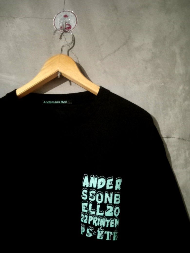 Anderson Bell Authentic Men's Tshirt (Category: Tshirts & Polo Shirts ) located in Manila. Submitted by boldfalcon.38de78 (Listing ID 1466979800, Image 2). Description: Anderson bell Men's Tshirt As new Condition / Like New Size L W -22 ' L -29 10/10 color rate No issue Davao city Gcash payment J&T Courier php 1,200 + sf DM 💌.
