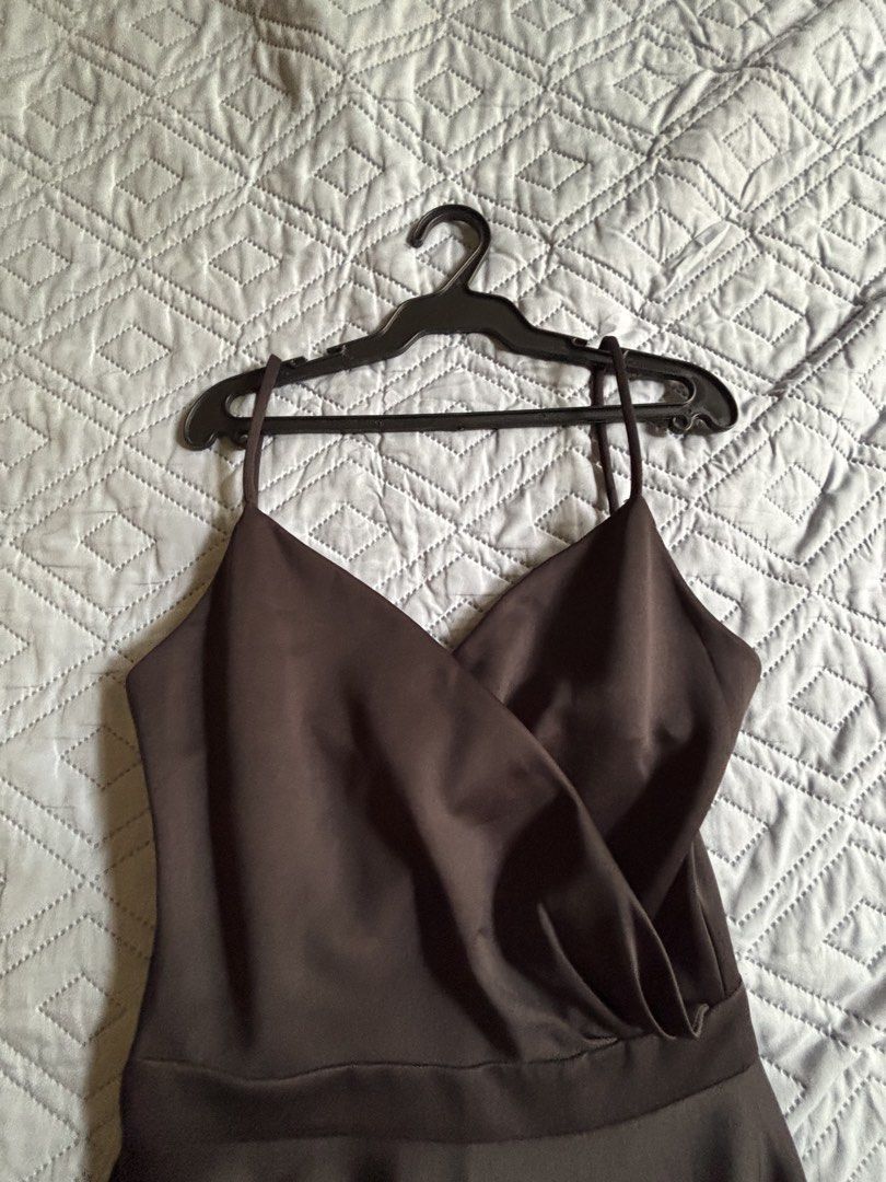 Apartment 8 black knee length gown (Category: Evening dresses & gowns) located in Calamba. Submitted by rache31 (Listing ID 1467002157, Image 2). Description: Apartment 8 Knee length Black gown.