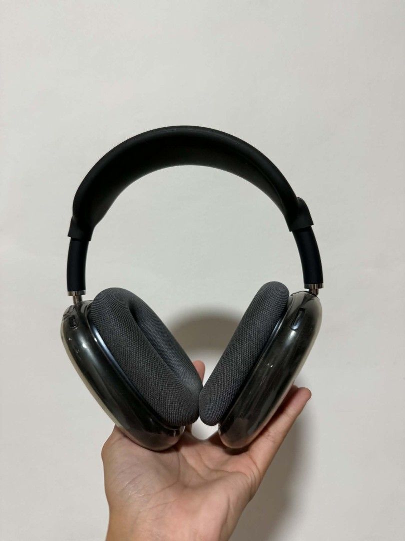 Apple AirPods Max 2025 (USB-C) 🎧 (Category: Headphones & Headsets) located in Manila. Submitted by d.ranque (Listing ID 1467087285, Image 2). Description: DETAILS • 🔌 USB-C version • 📅 Purchased late 2025 • 🎧 Barely used / well-maintained • ✅ 100% working — no issues • 🍎 Original Apple product • 📦 Complete inclusions • 🧾 Receipt/proof of purchase available 🎶 FEATURES • Active Noise Cancellation (ANC) • Transparency Mode • Spatial Audio • 