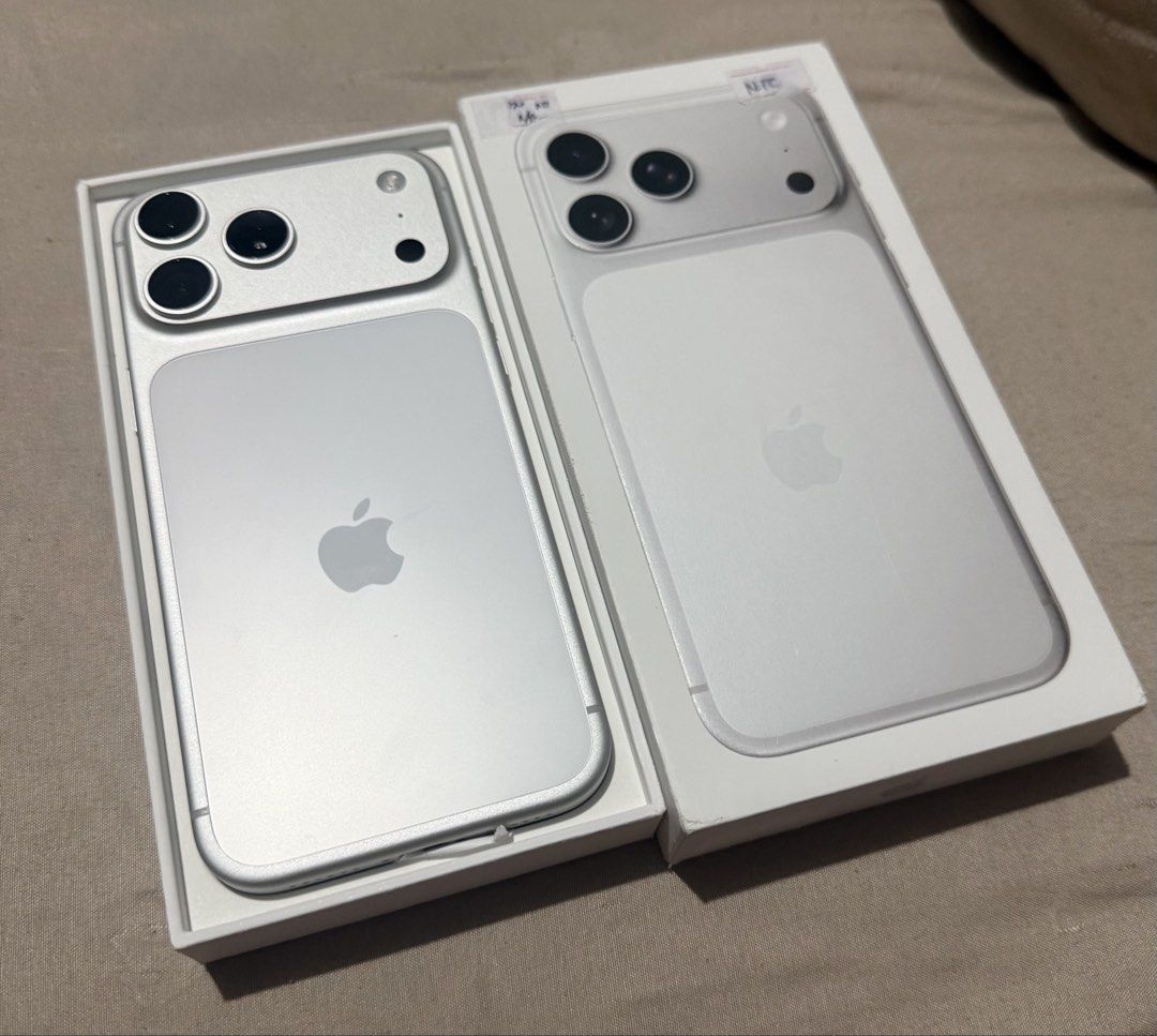 Apple iPhone 17 pro max (Category: iPhone 17 Series) located in Muntinlupa City. Submitted by lloydsky17 (Listing ID 1467101762, Image 1). Description: Iphone 17 pro max 256g Open line No issue Complete 100% battery health 68k fixed.