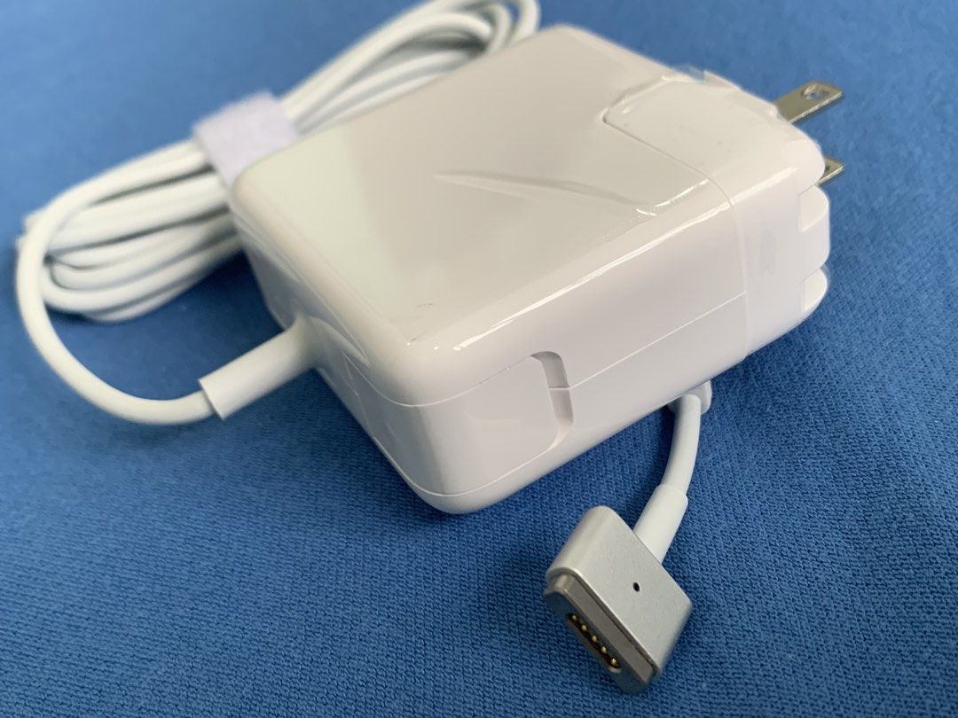 Apple MacBook 45W Charger MagSafe 2 (T-Tip) (Category: Chargers) located in San Juan City. Submitted by ph_gadgets_hub (Listing ID 1467072241, Image 1). Description: ₱1,000 • 45W Apple MacBook Magsafe 2 (T-tip) Charger Brand new❣️ compatibility:✨ macbook Air macbook Pro macbook (Retina) 🚖Same-day delivery within Metro Manila via Lalamove/Grab delivery, fast booking, book agad 🏍️. JNT (for provinces area nationwide)🚚 For orders and inquiries Me