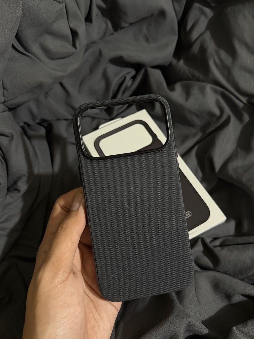 Apple Techwoven Case for iPhone 17 Pro Max (Category: Cases & Sleeves) located in Binan City. Submitted by xxosyua03 (Listing ID 1467104641, Image 2). Description: FOR SALE 🏷️ Apple Techwoven Case for iPhone 17 Pro Max (Black) NO ISSUE ✅ MOP: Gcash/Bank Transfer MOD: Lalamove/J&T.