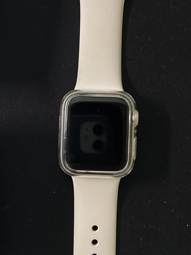Apple Watch SE 2 (2024) - 40mm Starlight (Category: Wearables & Smart Watches) located in Manila. Submitted by jinlikespink (Listing ID 1467102926, Image 3). Description: Inclusions: Apple Watch unit Original Lake Green Sport Loop Original Starlight Sport Band (has visible signs of use/normal discoloration) Original charger Details: Battery Health: 96% Bought: December 7, 2024 Screen: 10/10 pristine, smooth, zero scratches (always protected with 