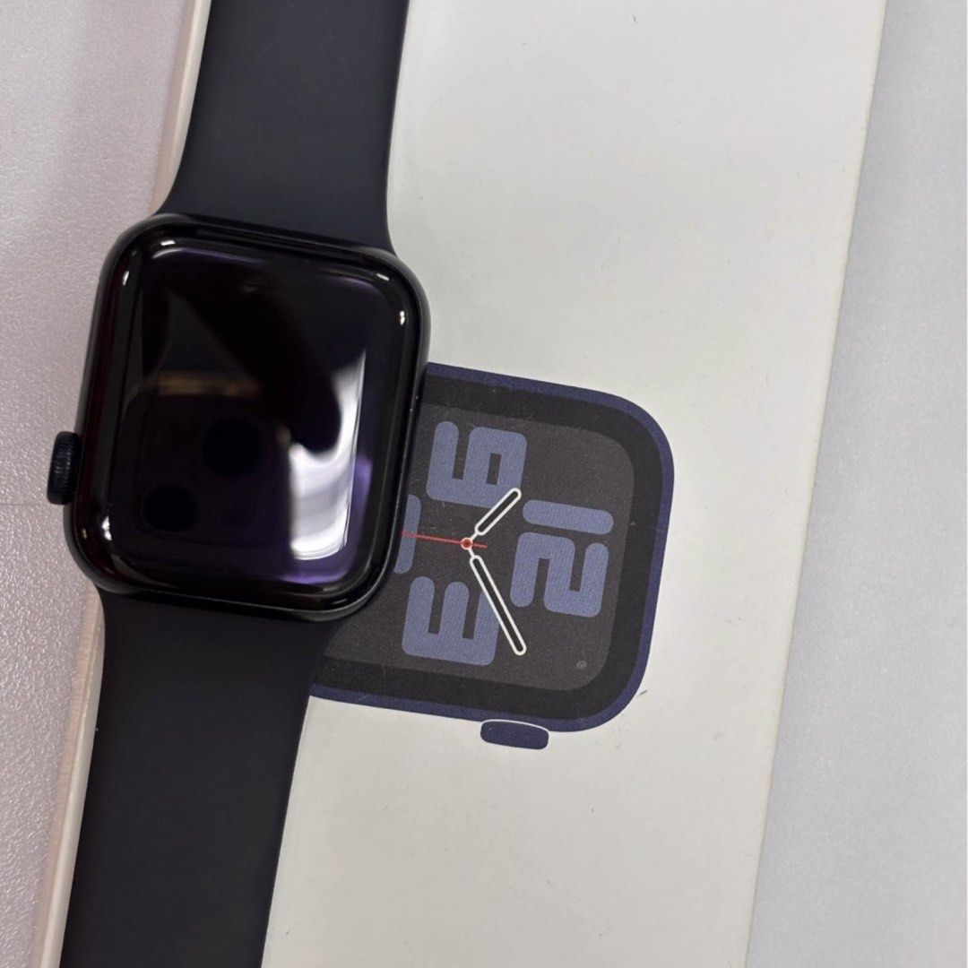 APPLE WATCH SE 40Mm (Category: Wearables & Smart Watches) located in Binan City. Submitted by ptlopez (Listing ID 1467055032, Image 1). Description: FS ZP/A SE 40MM midnight 10/10 condition lady owned 98bh NO ISSUE pwedeng pwede sa maarte. inclusions: box charger rfs: hindi nagagamit masyado. loc: calamba & binan laguna. .