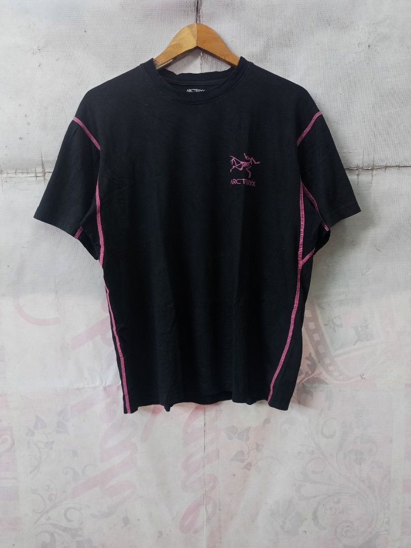 Arc'teryx Black Pink Logo Tee Size M (Category: Tshirts & Polo Shirts ) located in Quezon City. Submitted by kmbthrift19 (Listing ID 1467000576, Image 1). Description: FS ARC'TERYX TSHIRT IN EXCELLENT CONDITION PRICE IS STILL NEGOTIABLE JUST PM FOR MORE INFORMATION THANKS .