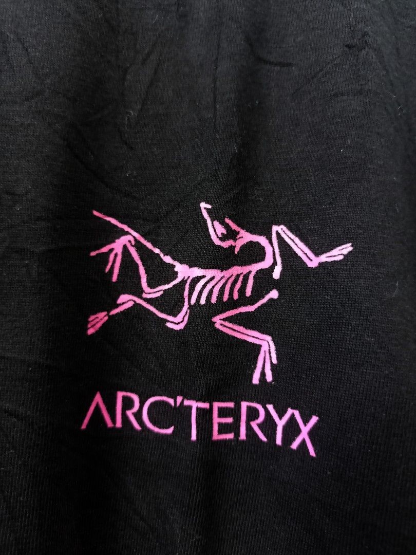 Arc'teryx Black Pink Logo Tee Size M (Category: Tshirts & Polo Shirts ) located in Quezon City. Submitted by kmbthrift19 (Listing ID 1467000576, Image 2). Description: FS ARC'TERYX TSHIRT IN EXCELLENT CONDITION PRICE IS STILL NEGOTIABLE JUST PM FOR MORE INFORMATION THANKS .