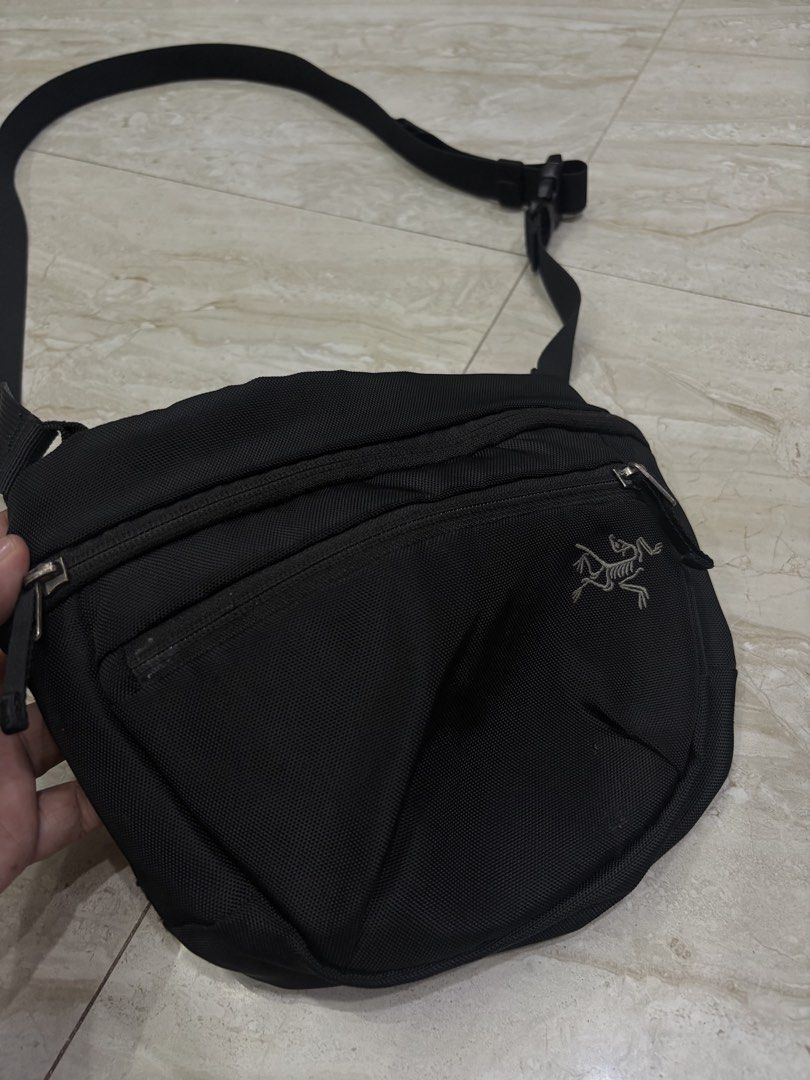 Arc’teryx Mantis 2 waistpack sling bag (Category: Sling Bags) located in General Santos City (Dadiangas). Submitted by a.rt.eyes (Listing ID 1467081375, Image 2). Description: For sale Arc’teryx Mantis 2 waistpack sling bag Actual size medium Excellent condition Color rate 9/10 Sign of usage only Original Location: General Santos City, Mindanao .