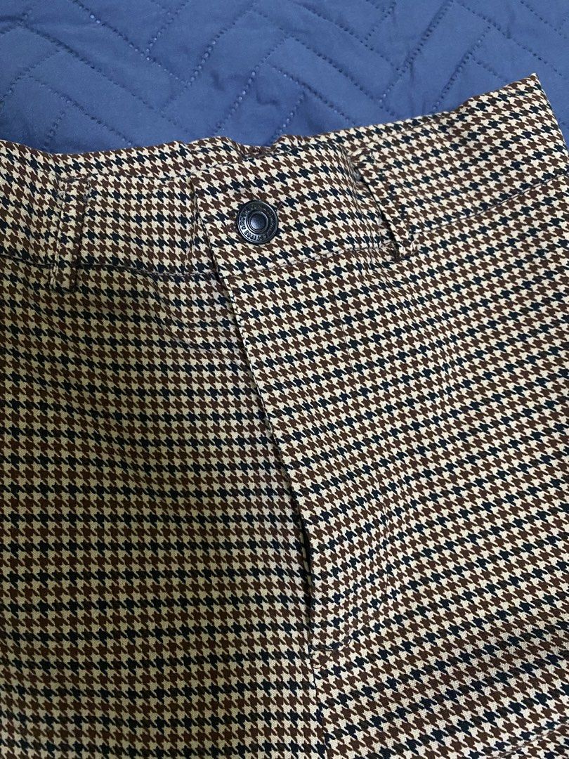 Ardene Brown Houndstooth Flare Pants (Category: Jeans) located in Manila. Submitted by escherichiaa (Listing ID 1467110030, Image 2). Description: - Brand: Ardene - Size: XS - Pattern: Brown & black houndstooth - Style: High-waisted flare pants with front button closure - Fit: Fitted through the thigh with a bottom flare - Fabric: Stretchy and super comfortable.