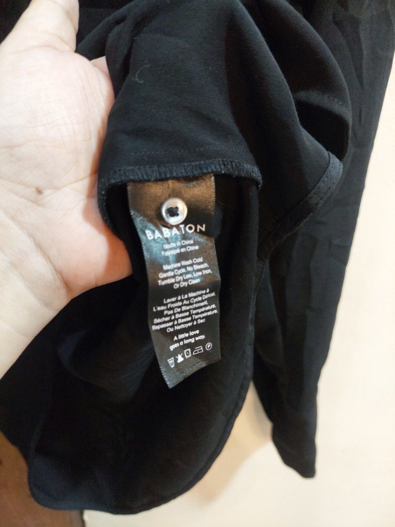 ARITZIA BABATON HALF BUTTON SHIRT (Category: Longsleeves) located in San Pedro. Submitted by cyanide.slug.cat (Listing ID 1466987443, Image 3). Description: xs-s 36" bust 24" length.