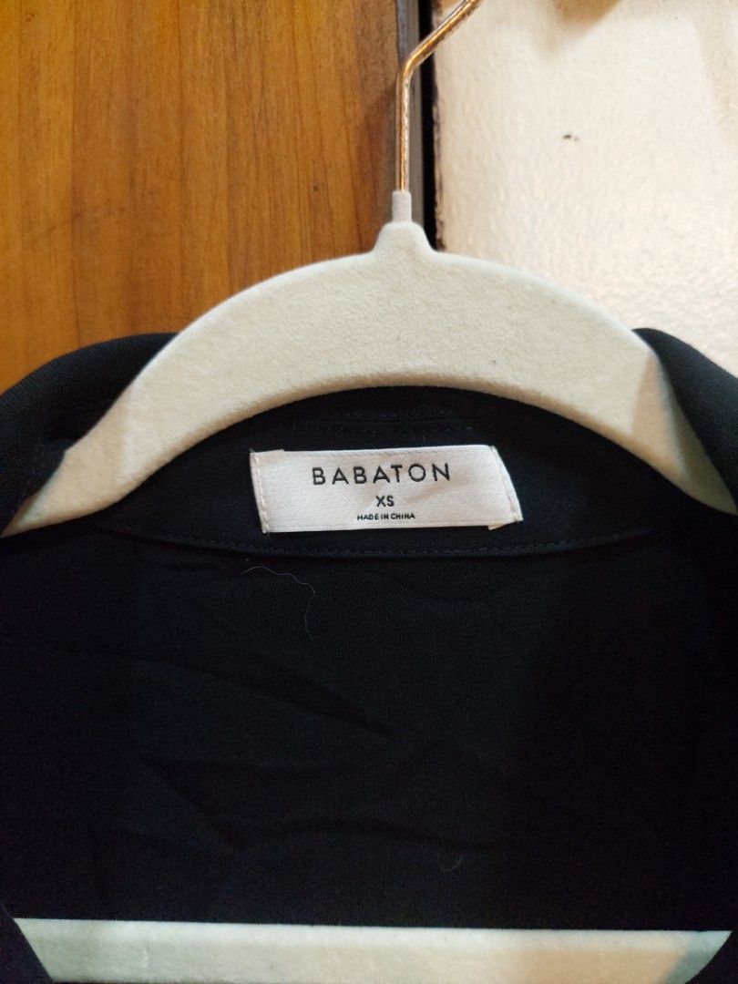 ARITZIA BABATON HALF BUTTON SHIRT (Category: Longsleeves) located in San Pedro. Submitted by cyanide.slug.cat (Listing ID 1466987443, Image 2). Description: xs-s 36" bust 24" length.