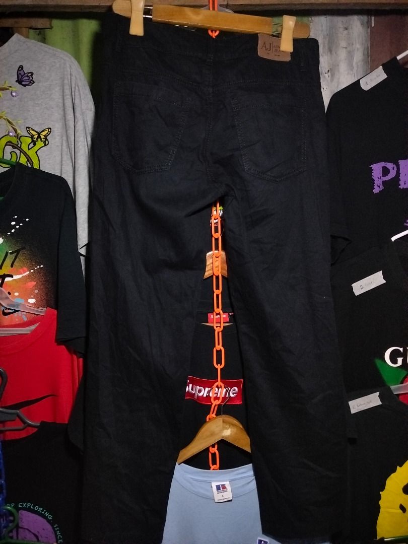 Armani Jeans (Category: Jeans) located in Kalibo. Submitted by thriftedbykim12 (Listing ID 1467143882, Image 1). Description: No issue still need wash 10/10 color rate 30-31 waist 38 lenght 7.5 leghole 850+sf.