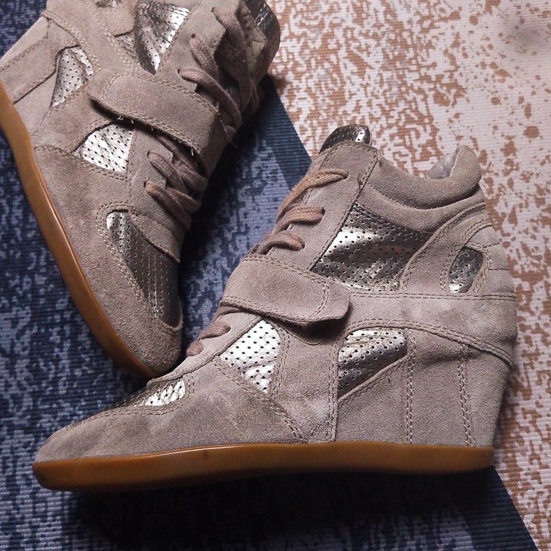 Ash Bowie wedge sneaker (Category: Wedges) located in Manila. Submitted by bai.n.sell (Listing ID 1467058573, Image 2). Description: Ash wedge bowie ‎Size: 37 ‎23.5 cm ‎ ‎Issue/s: Minimal sole rep, smokes dirt.