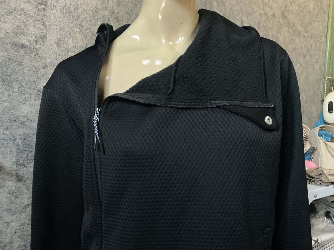 Asics motiontherm jacket large womens (Category: Coats, Jackets and Outerwear) located in Angeles City. Submitted by ritenianstuff (Listing ID 1467037164, Image 2). Description: Lp posted Like new Add sf 74 gcash payment.